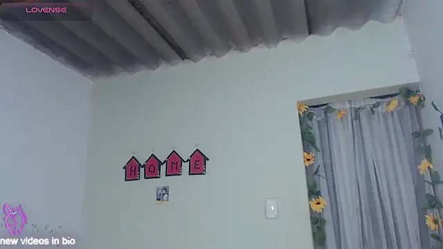 Snapshot of Angie_Lee01 chatting on October 20, 12:49 pm Angie Lee01 online show from October 20, 12:49 pm