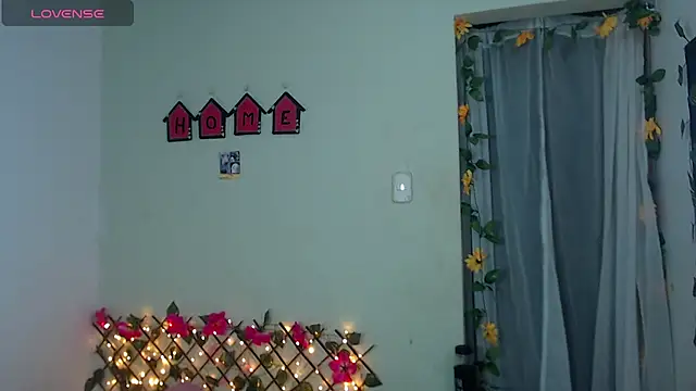 Snapshot of Angie_Lee01 chatting on October 26, 11:05 am Angie Lee01 online show from October 26, 11:05 am