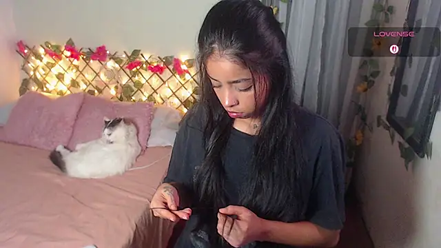 Snapshot of Angie_Lee01 chatting on November 25, 5:07 am Angie Lee01 online show from November 25, 5:07 am