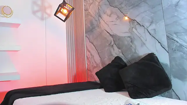 IsabellaMonet online show from May 25, 7:20 pm