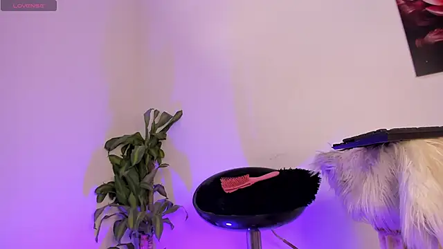 Michell Whitets online show from October 17, 1:57 pm