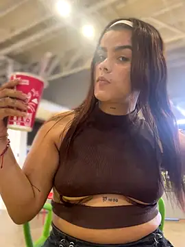 Snapshot of Kaily_Sweet16 chatting on October 15, 6:52 pm Kaily Sweet16 online show from October 15, 6:52 pm