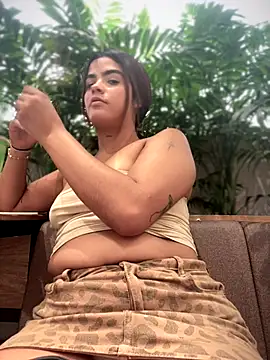 Snapshot of Kaily_Sweet16 chatting on October 31, 7:37 pm Kaily Sweet16 online show from October 31, 7:37 pm