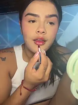 Snapshot of Kaily_Sweet16 chatting on December 15, 5:39 pm Kaily Sweet16 online show from December 15, 5:39 pm