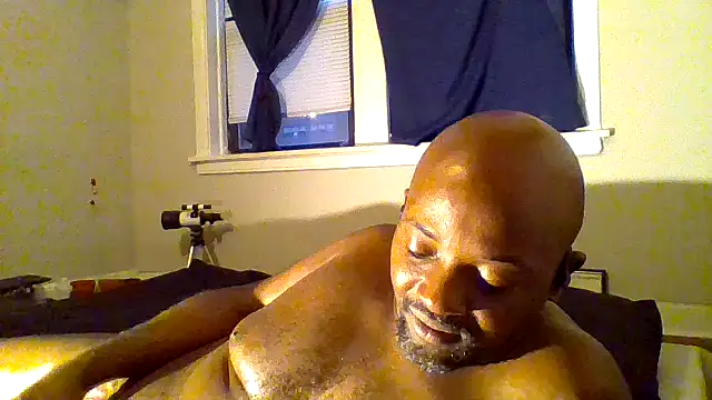 Snapshot of JezOne555 chatting on March 23, 12:14 am JezOne555 online show from March 23, 12:14 am