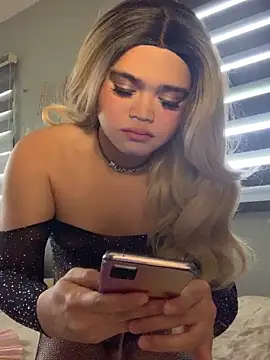 Snapshot of VictoriaL0ve chatting on December 2, 5:46 am VictoriaL0ve online show from December 2, 5:46 am