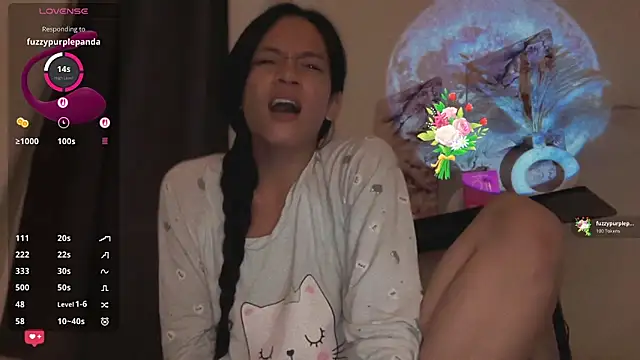 Snapshot of UniversalSlut chatting on March 11, 7:09 pm UniversalSlut online show from March 11, 7:09 pm