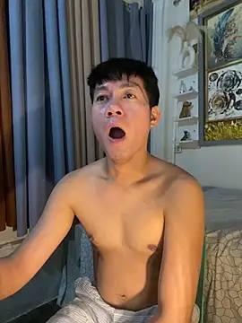 xshyboyx online show from February 15, 11:30 am