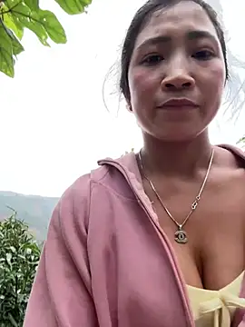 Snapshot of ThiHa003 chatting on February 15, 8:35 am ThiHa003 online show from February 15, 8:35 am