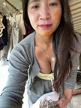 Snapshot of ThiHa003 chatting on February 22, 4:35 am ThiHa003 online show from February 22, 4:35 am