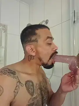 Snapshot of Cnutt310 chatting on November 7, 4:12 am Cnutt310 online show from November 7, 4:12 am