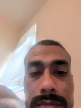 Snapshot of Cnutt310 chatting on December 13, 11:21 pm Cnutt310 online show from December 13, 11:21 pm