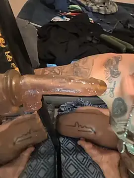 Snapshot of Cnutt310 chatting on December 17, 9:37 am Cnutt310 online show from December 17, 9:37 am