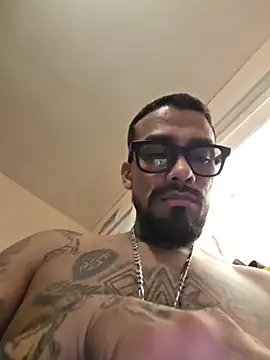 Snapshot of Cnutt310 chatting on February 5, 12:15 am Cnutt310 online show from February 5, 12:15 am