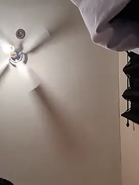 Snapshot of Cnutt310 chatting on February 11, 9:25 am Cnutt310 online show from February 11, 9:25 am