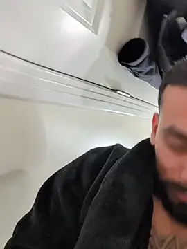 Snapshot of Cnutt310 chatting on February 13, 11:17 am Cnutt310 online show from February 13, 11:17 am