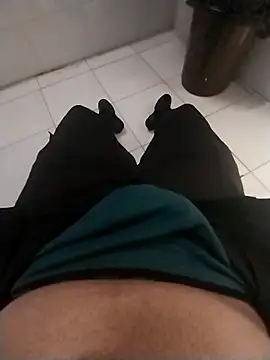 Snapshot of Novinhoamacoroas1002 chatting on December 23, 4:43 am Novinhoamacoroas1002 online show from December 23, 4:43 am