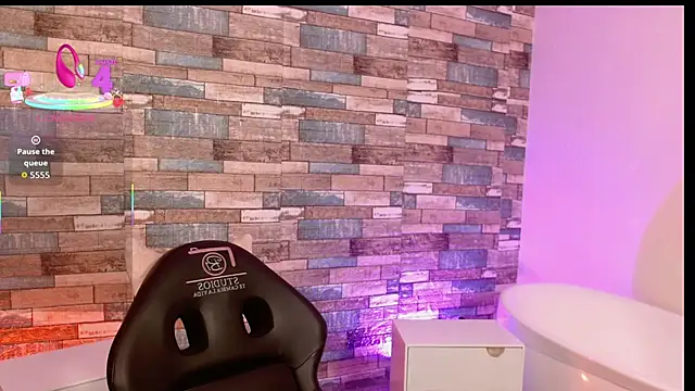 LIHIAN TAY online show from October 7, 11:51 am