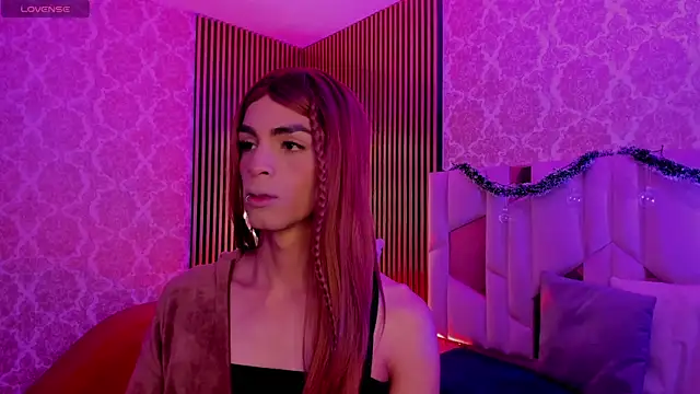 LIHIAN TAY online show from November 23, 3:50 am