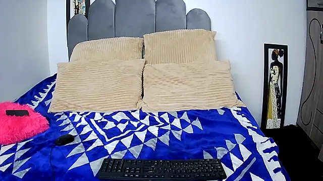 Snapshot of CharlotteXXX chatting on November 16, 6:41 am CharlotteXXX online show from November 16, 6:41 am