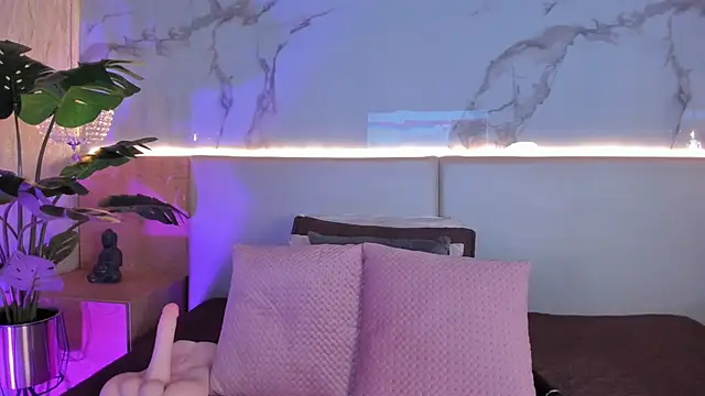 ValSmith  online show from October 31, 3:40 am