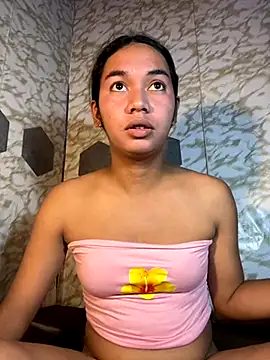 Snapshot of youryummybaby chatting on November 10, 8:13 am youryummybaby online show from November 10, 8:13 am