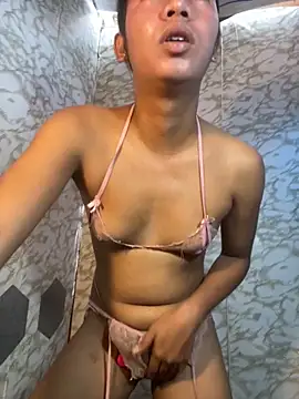 Snapshot of youryummybaby chatting on December 4, 4:44 am youryummybaby online show from December 4, 4:44 am