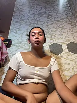 Snapshot of youryummybaby chatting on December 14, 8:30 am youryummybaby online show from December 14, 8:30 am