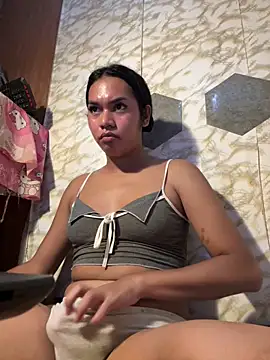 Snapshot of youryummybaby chatting on February 6, 7:34 am youryummybaby online show from February 6, 7:34 am