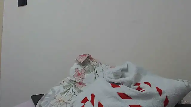 Maryem637048 online show from May 22, 2:22 pm