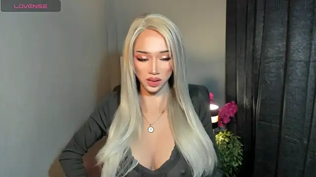 Snapshot of AiraCumSlut chatting on April 5, 2:36 pm AiraCumSlut online show from April 5, 2:36 pm