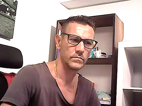 Snapshot of mastercharisma35 chatting on July 4, 11:38 am mastercharisma35 online show from July 4, 11:38 am