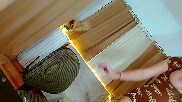 Snapshot of DickforlillyPetite chatting on February 17, 8:22 am DickforlillyPetite online show from February 17, 8:22 am