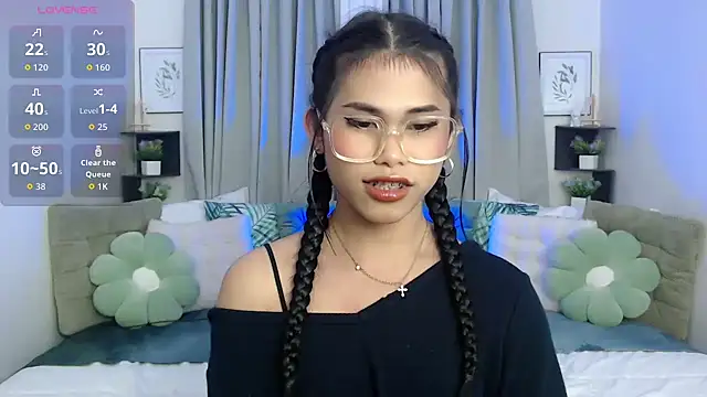 PrettyBlythes TS online show from October 27, 12:31 pm