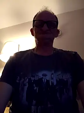 Snapshot of VaryingSundries chatting on April 12, 9:20 pm VaryingSundries online show from April 12, 9:20 pm