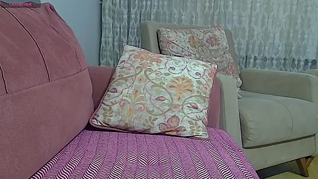 Snapshot of true2_couple chatting on November 30, 10:03 pm true2 couple online show from November 30, 10:03 pm