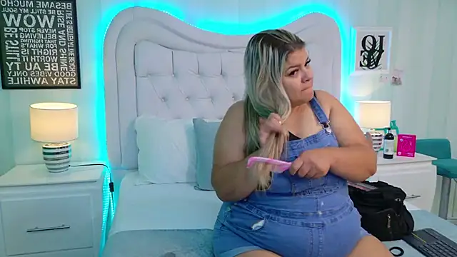 KiimBrooks online show from November 24, 10:59 am