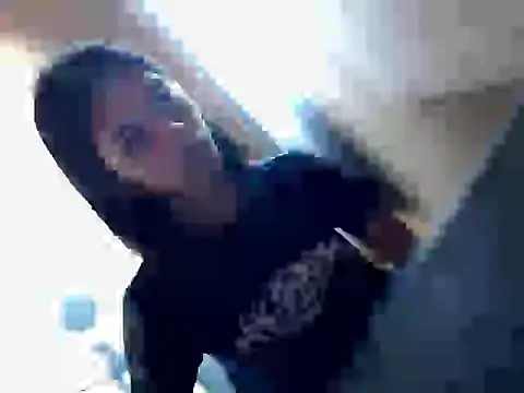 Snapshot of Hot_tsjeshelle chatting on December 18, 1:00 am Hot tsjeshelle online show from December 18, 1:00 am