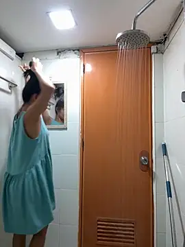 Snapshot of princess_janine chatting on October 13, 9:31 am princess janine online show from October 13, 9:31 am