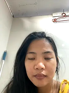 Snapshot of princess_janine chatting on October 22, 6:35 am princess janine online show from October 22, 6:35 am