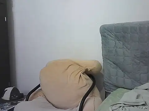 Snapshot of morenocabro10 chatting on November 23, 1:49 am morenocabro10 online show from November 23, 1:49 am