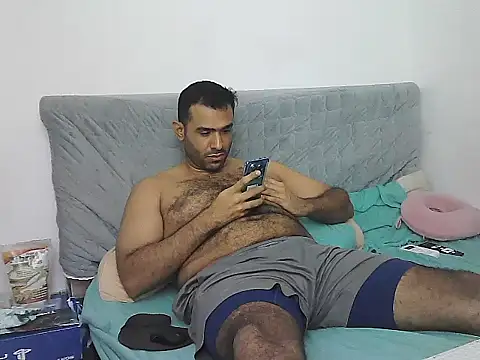 Snapshot of morenocabro10 chatting on January 6, 8:45 pm morenocabro10 online show from January 6, 8:45 pm