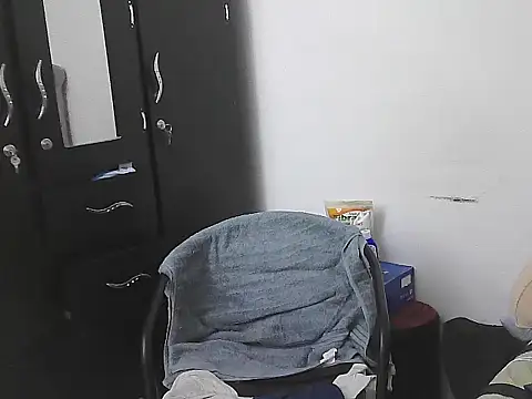 Snapshot of morenocabro10 chatting on February 1, 8:24 am morenocabro10 online show from February 1, 8:24 am