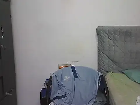 Snapshot of morenocabro10 chatting on February 3, 8:25 pm morenocabro10 online show from February 3, 8:25 pm