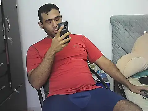 Snapshot of morenocabro10 chatting on February 14, 12:29 am morenocabro10 online show from February 14, 12:29 am