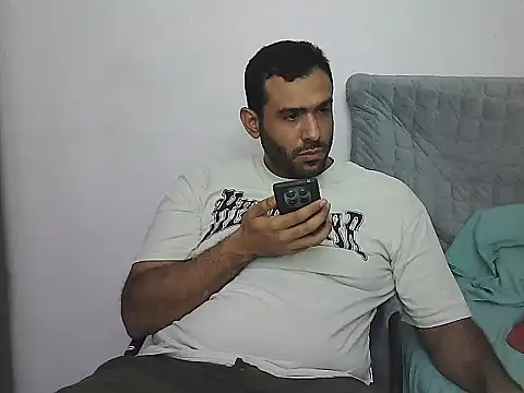 Snapshot of morenocabro10 chatting on February 24, 3:26 am morenocabro10 online show from February 24, 3:26 am