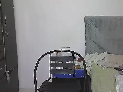 Snapshot of morenocabro10 chatting on March 22, 3:21 am morenocabro10 online show from March 22, 3:21 am