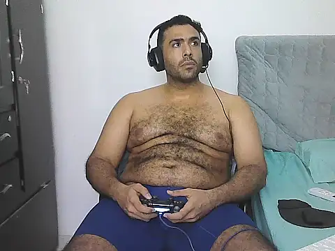 Snapshot of morenocabro10 chatting on March 29, 8:47 am morenocabro10 online show from March 29, 8:47 am