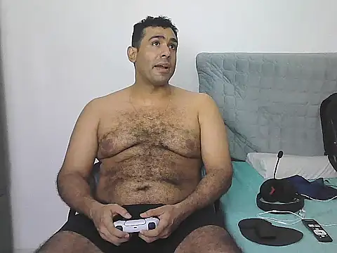 Snapshot of morenocabro10 chatting on April 5, 3:15 am morenocabro10 online show from April 5, 3:15 am