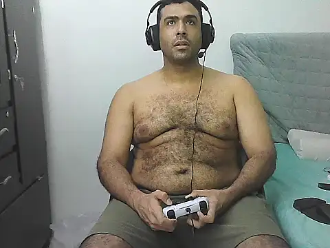 Snapshot of morenocabro10 chatting on April 8, 1:38 am morenocabro10 online show from April 8, 1:38 am